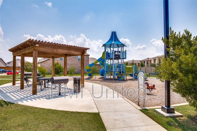 Building Photo - 2321 Larimar Dr