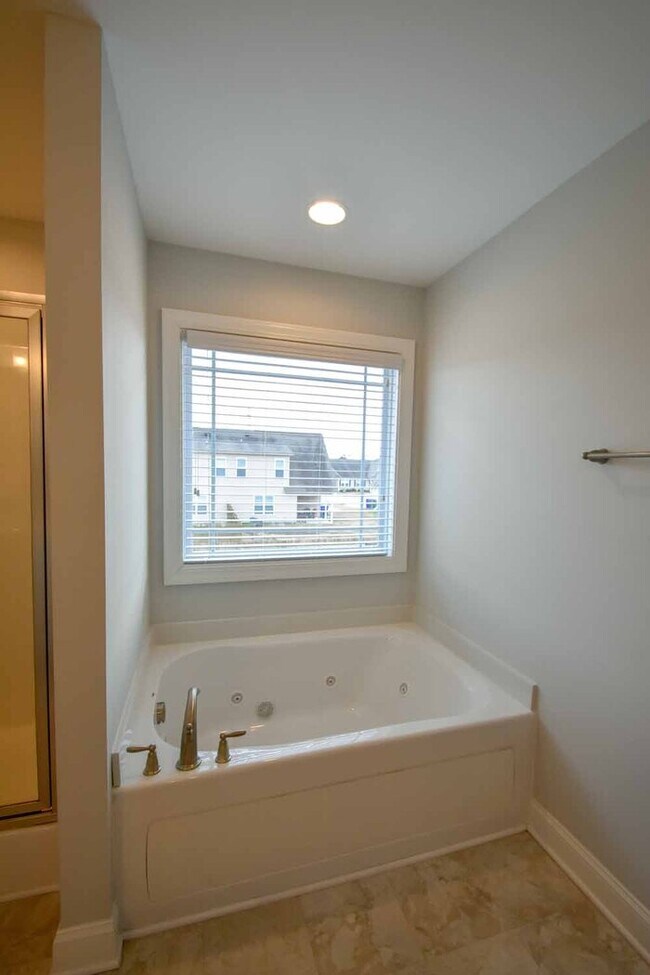 Building Photo - HOUSE FOR RENT 2319 GREAT LAUREL COURT