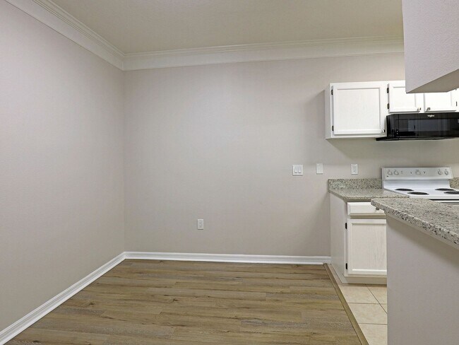 Building Photo - Royal Greens 11480-102