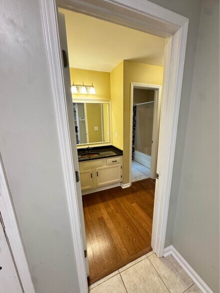 Building Photo - 601 Abingdon Way