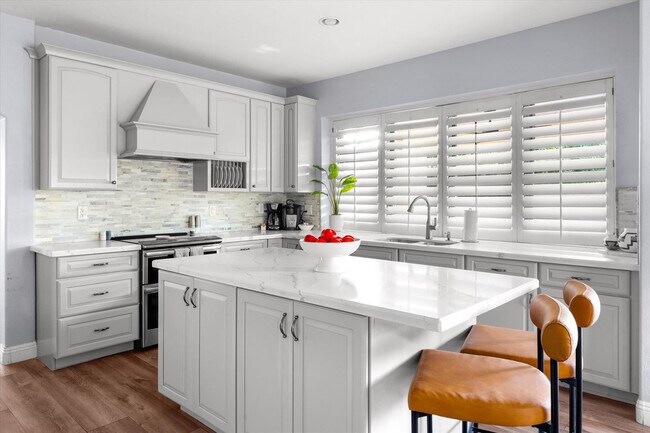 Building Photo - 5604 E Beverly Ln