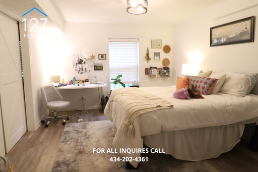 Building Photo - Conveniently Located Single Family Home with lots of space!