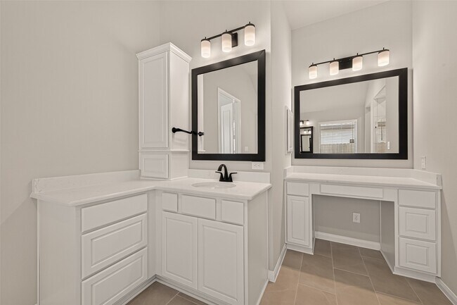 Building Photo - 27003 Estella Mdw Ln