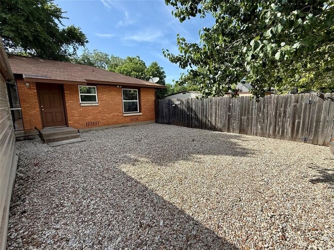 Primary Photo - 1400 Justin Ln