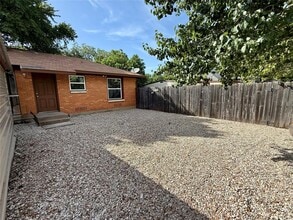 Building Photo - 1400 Justin Ln