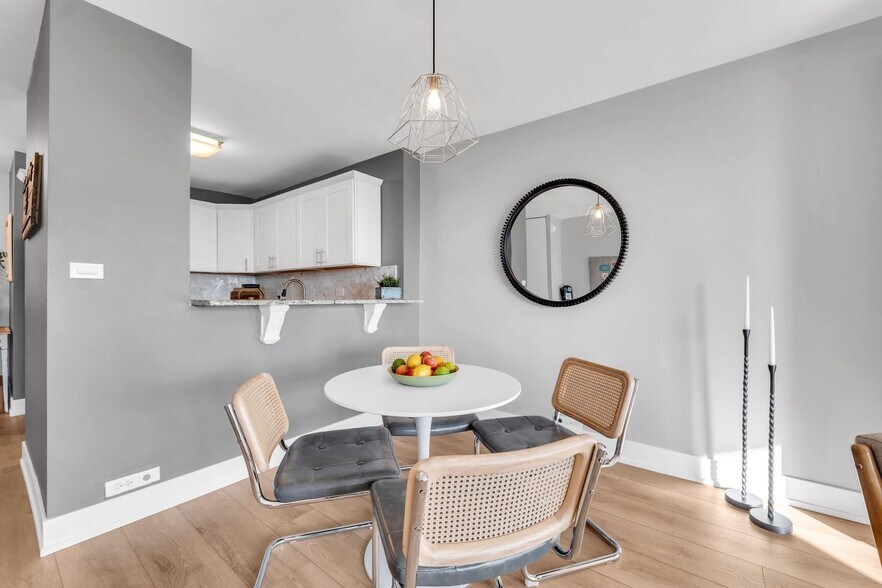 Building Photo - 2020 N Lincoln Park W