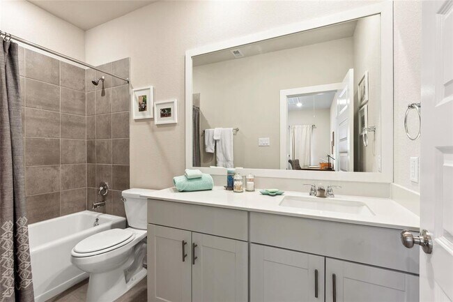 Building Photo - 614 Seabreeze Dr