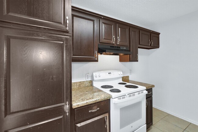 Building Photo - 17807 Glenmark Dr