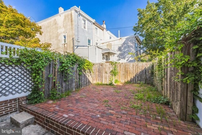Building Photo - 175 Dupont St