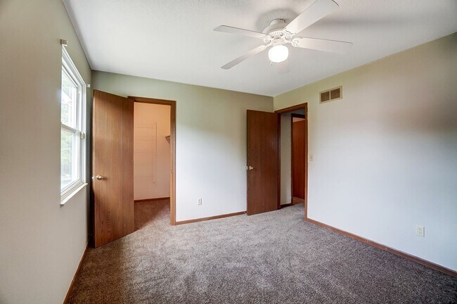 Building Photo - 3540 Willow Run Dr