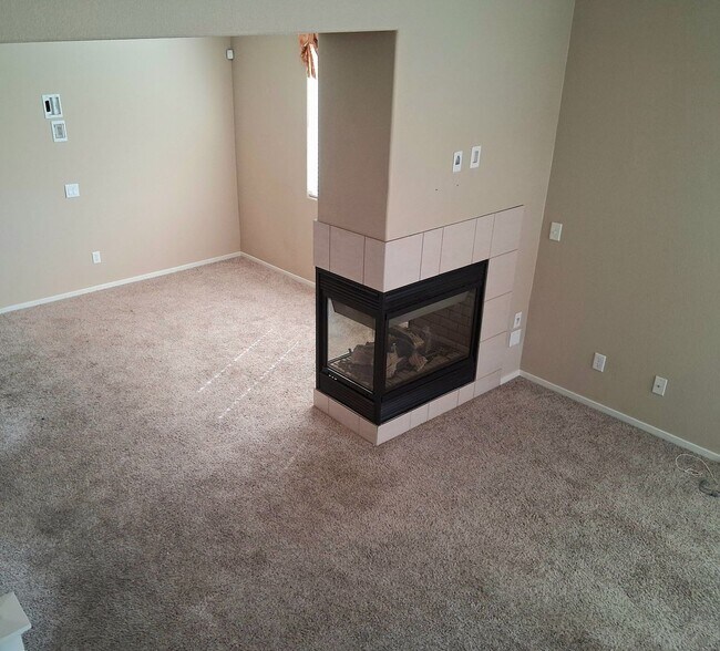 Building Photo - For Rent. 3 Bedroom, 2.5 Bath