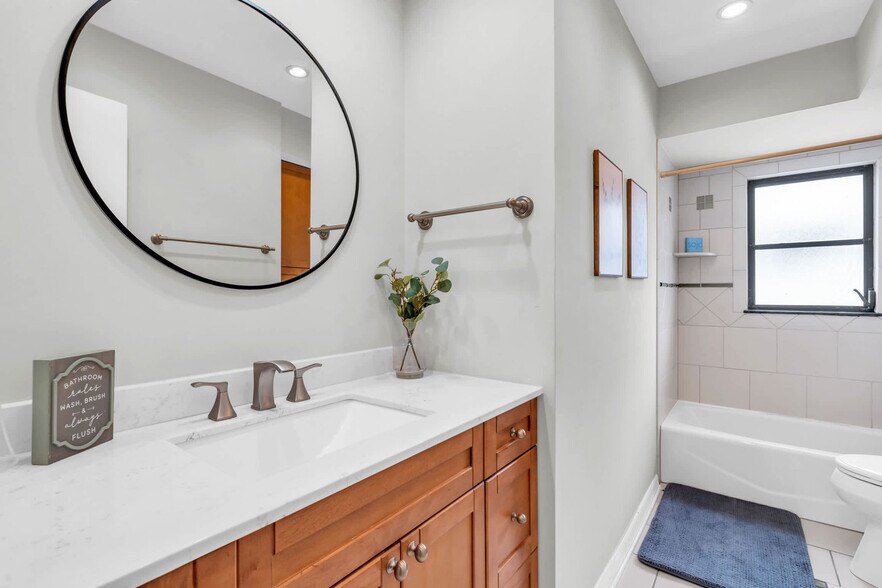 Building Photo - 650 93rd Ave N