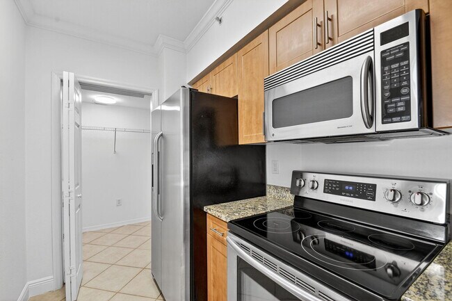 Building Photo - 6511 Emerald Dunes Dr