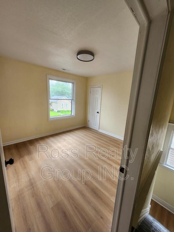 Building Photo - 653 Oswald St