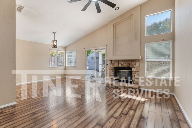 Building Photo - 1218 Chablis Cir