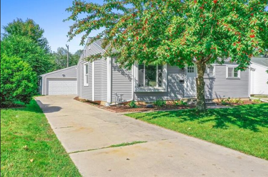 Building Photo - 1222 S Oneida St