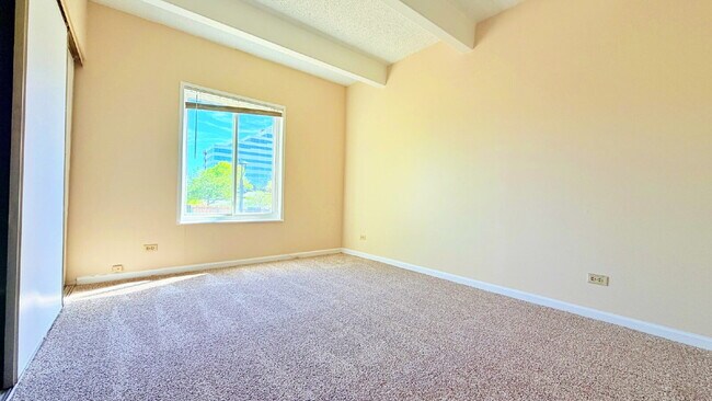 Building Photo - TOTALLY REFURBISHED 2 Bed 2 Bath Condo in Woodstream Falls. NEW Paint NEW Carpet & Flooring. Spac...