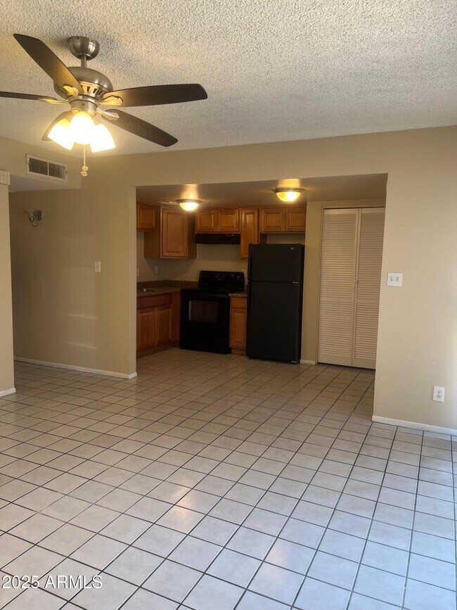 Building Photo - 3445 E Earll Dr