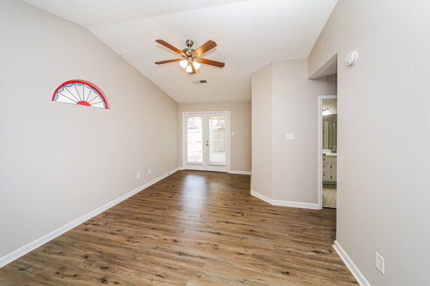 Building Photo - 7203 Atterbury Cir E
