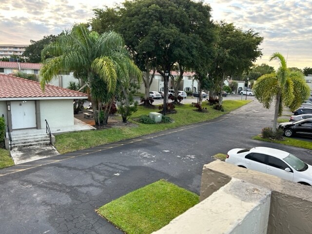 Building Photo - 231 Jacaranda Dr