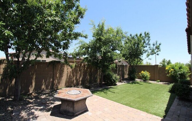 Building Photo - Stunning 3-bedroom, 3-bathroom home located in the heart of Peoria, AZ.