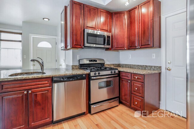 Primary Photo - 376 Nodine St