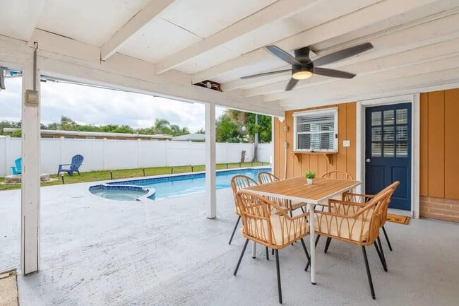 Building Photo - 3762 Catalina Rd