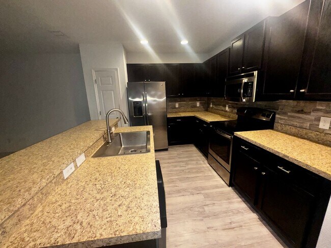 Building Photo - 3 Bedroom 3 Bath Kissimmee Emerald Lake Townhome with 2 Master Suites and Stainless Appliances!