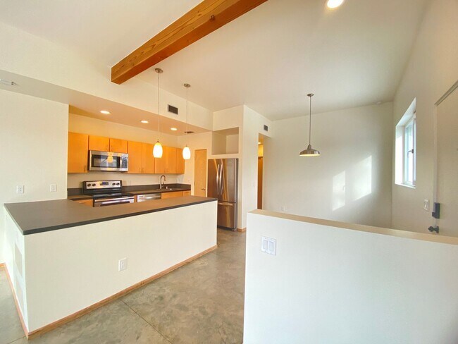 Building Photo - 1 MO. FREE RENT! Contemporary Retreat on Dunlap St.