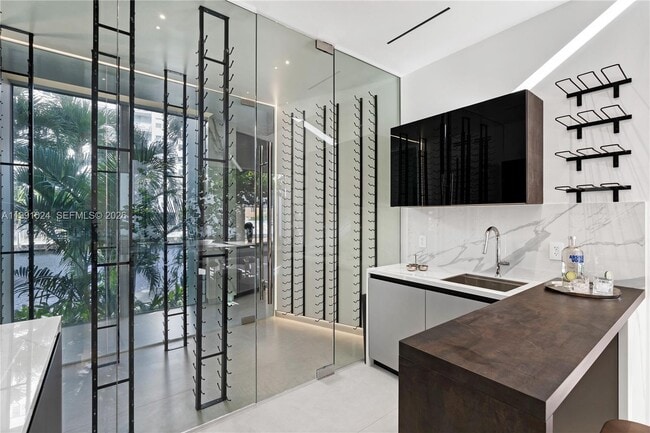 Building Photo - 501 Palm Dr