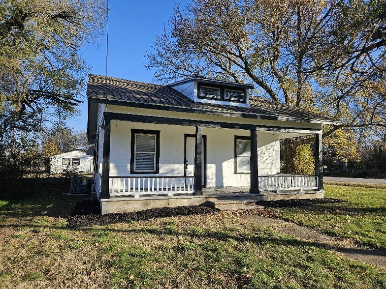 Primary Photo - 715 E Church St