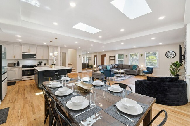 Building Photo - Fully Furnished: Beautiful 4-Bedroom Home ...