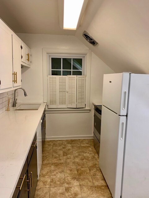 Modern appliances like dishwasher, stove/oven and fridge - 1206 Church St