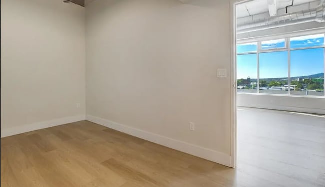 Building Photo - 415 E Pikes Peak Ave