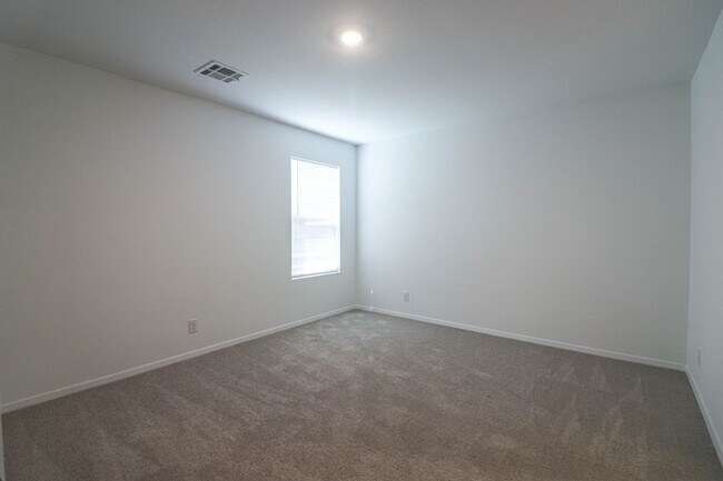 Building Photo - 3202 S 15th Pl