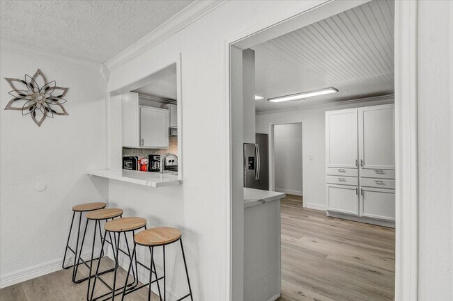 Building Photo - 185 Weiss Bluff Rd