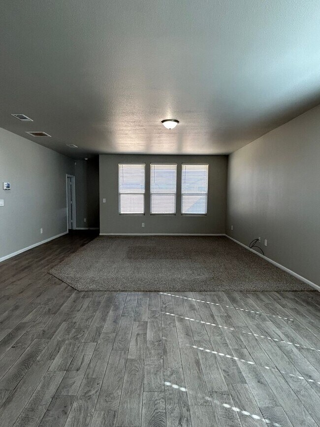 Building Photo - Back on the Market!!  Beautiful 5 Bedroom Home in Desert Ridge