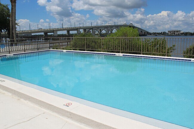 Building Photo - Furnished 1 bedroom condo at Pier 43