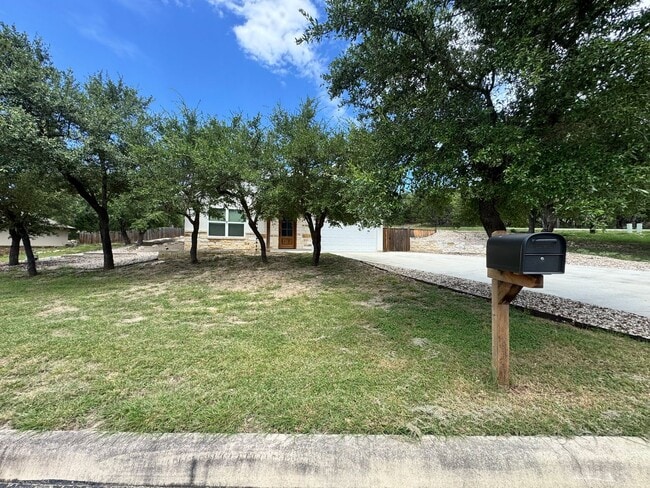 Building Photo - For Rent – 100 Brooklyn Dr, Canyon Lake, T...
