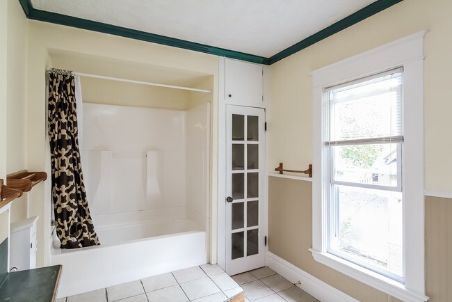 Building Photo - 259 Valley Ave NW