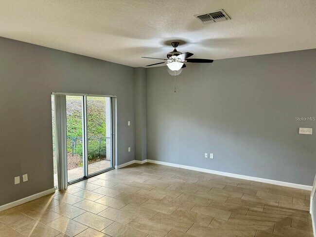 Building Photo - 930 Lakefront Village Dr