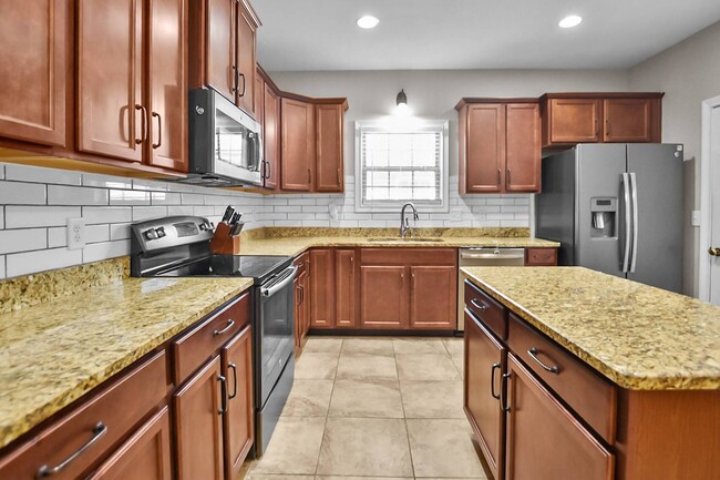 Building Photo - Pet Friendly Three Bedroom with Bonus!