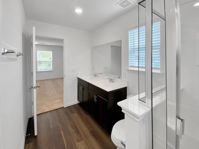 Building Photo - 11602 Braemar Village Dr