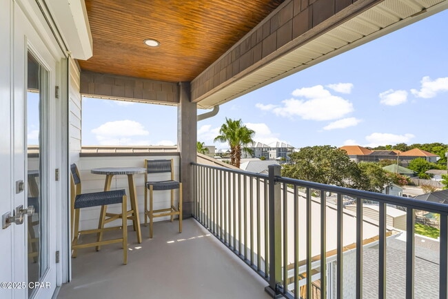 Building Photo - 407 Petrel St