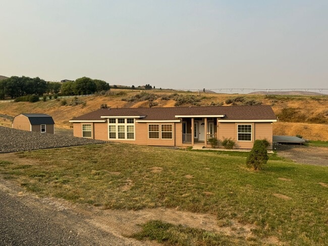 Building Photo - 4 Bed 3 Bath Home with Expansive Country Views!