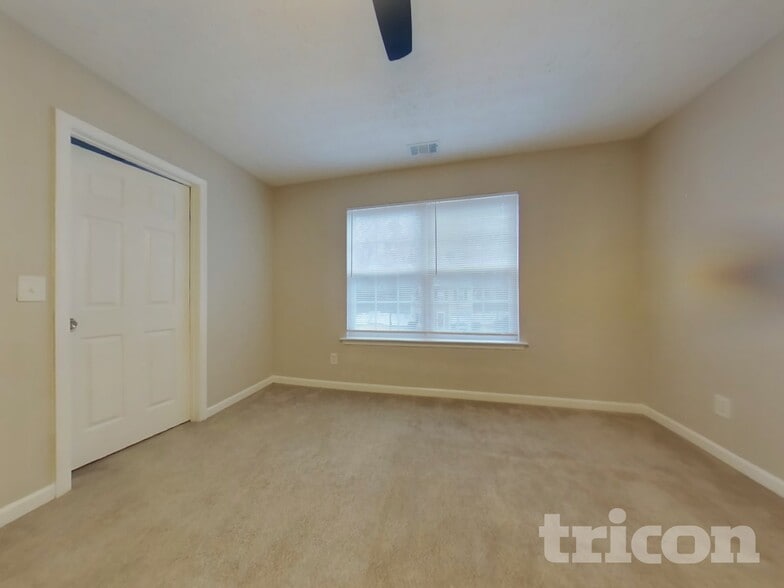 Building Photo - 129 Ilex Dr