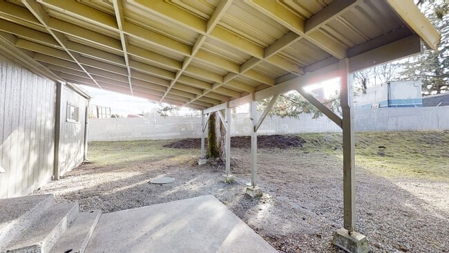 Building Photo - Country House w/ 2 Bedroom + Den - Washer, Dryer, Storage Shed & Plentiful Parking!