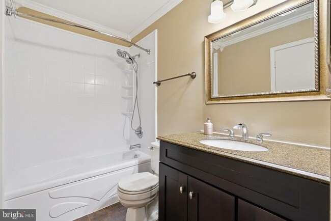 Building Photo - 168 Edinburgh Square