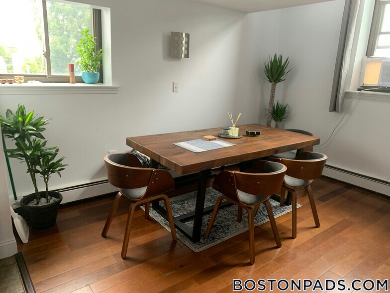 Building Photo - 12 Locust St