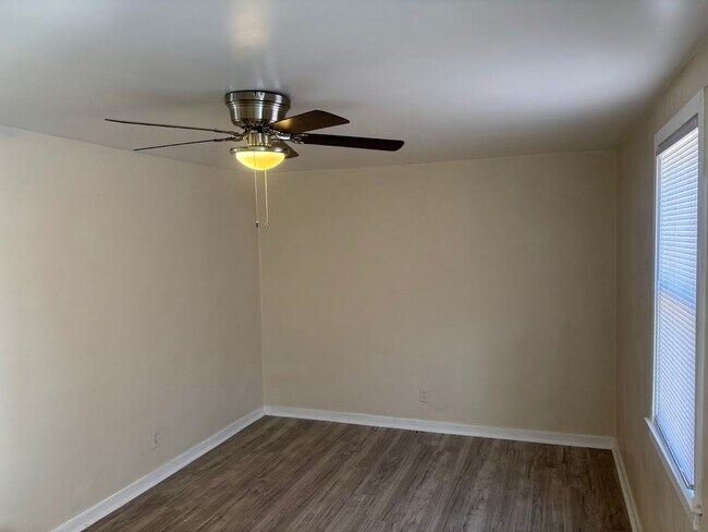 Building Photo - 4745 Lind St